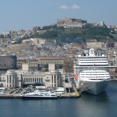 Vincent's Daire Napoli